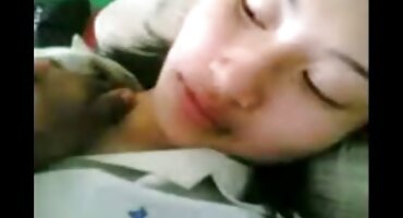 dien vien sex nhat Người Phụ nữ Châu á đang tham gia phim sex con heo vào một mối quan hệ với phúc lợi.